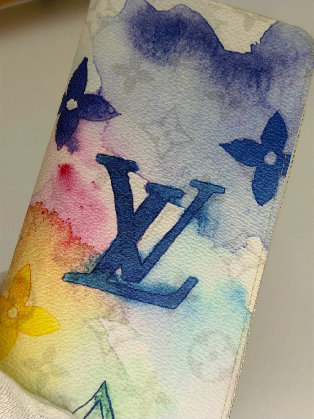 Louis Vuitton Zippy Watercolor Monogram Vertical Wallet Great Condition🩷💙💜💛 - Picture 11 of 12